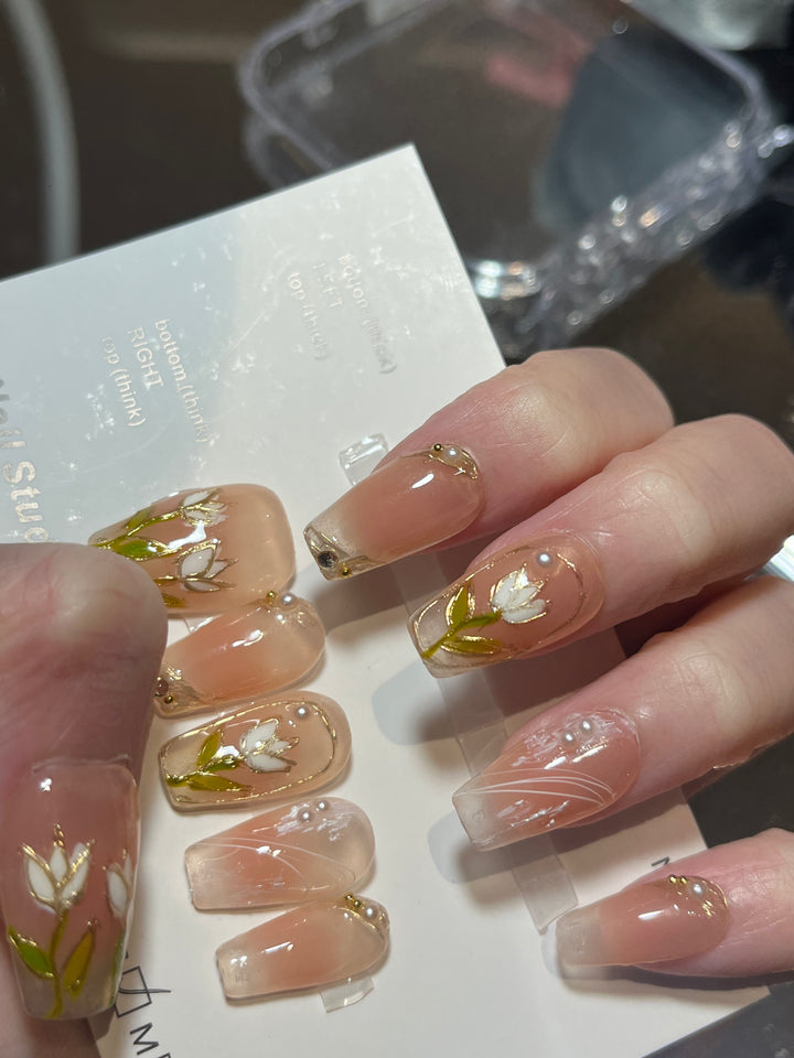 Press on nails- Gold Strokes Flower