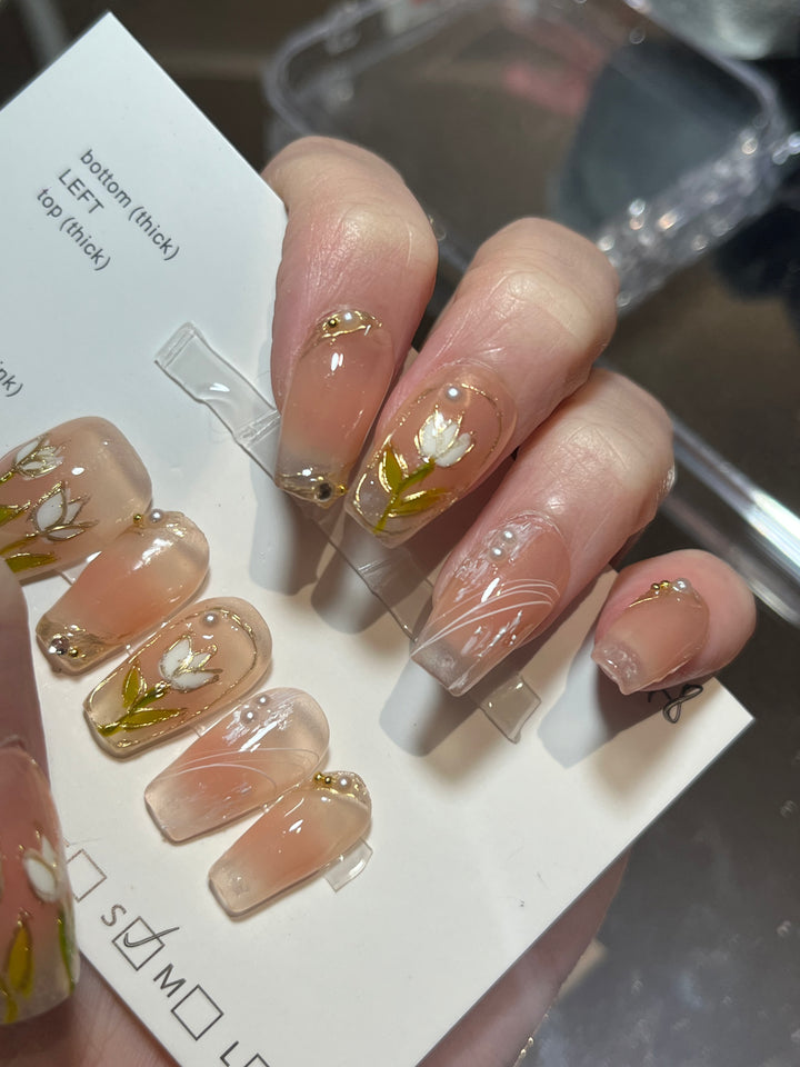 Press on nails- Gold Strokes Flower
