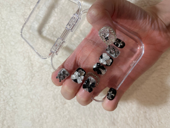 Press on nails - Glimmer Bear