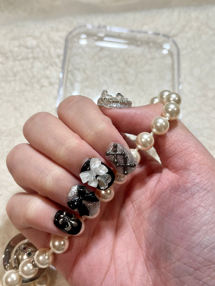 Press on nails - Glimmer Bear