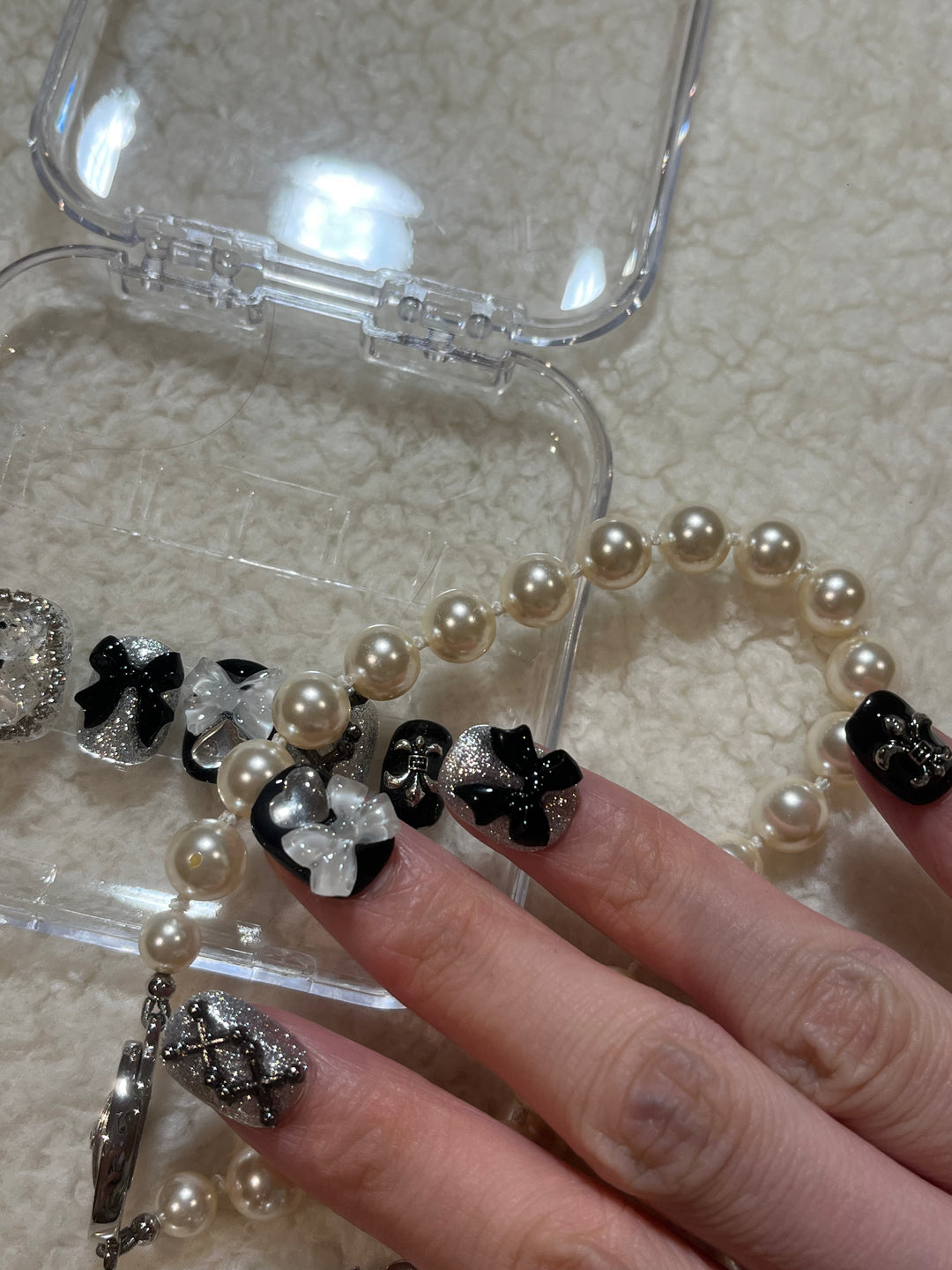 Press on nails - Glimmer Bear