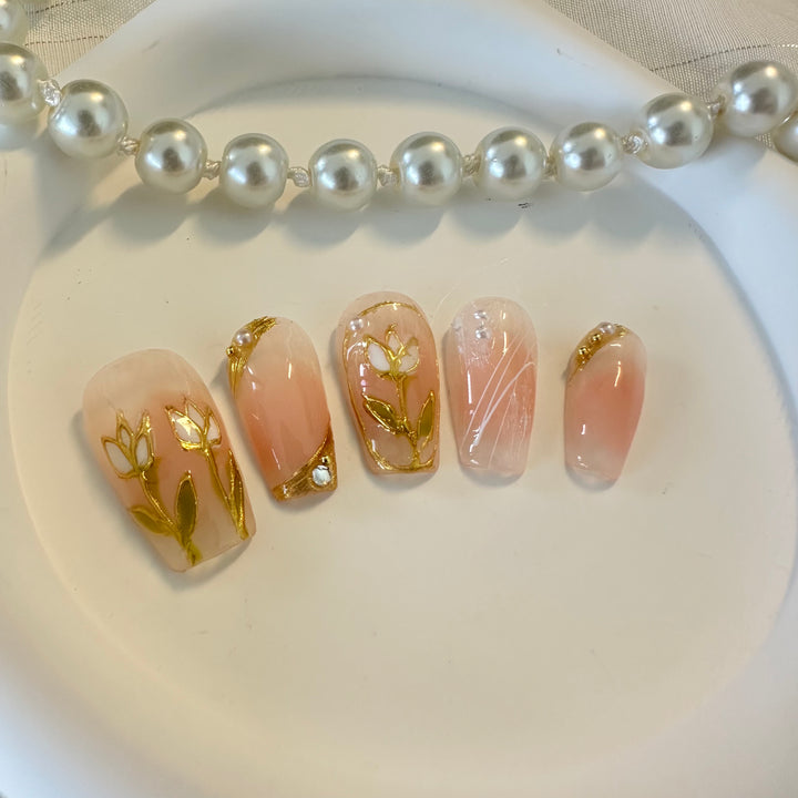 Press on nail - Golden Bloom