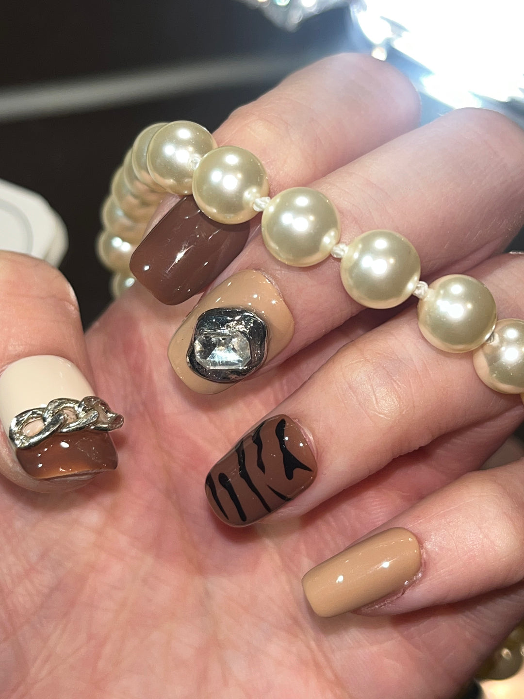 Press on nails - Wild Life